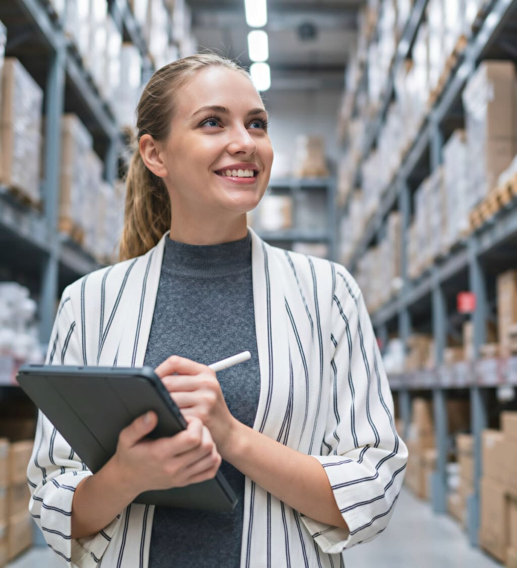 Expert professionnel concentré sur son travail